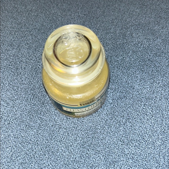 NWT Small Yankee Candle clean Cotton Jar Candle- 3.7 Oz - Picture 3 of 6